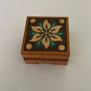 Heinzellerhaus wood trinket  box